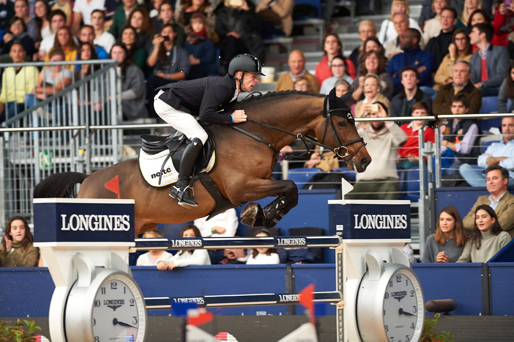 Germany’s Marcus Ehning produced a breath-taking jump-off round with the stallion Comme Il Faut to win the sixth leg of the Longines FEI World Cup™ Jumping 2016/2017 Western European League in Madrid, Spain today. (Hervé Bonnaud/FEI)