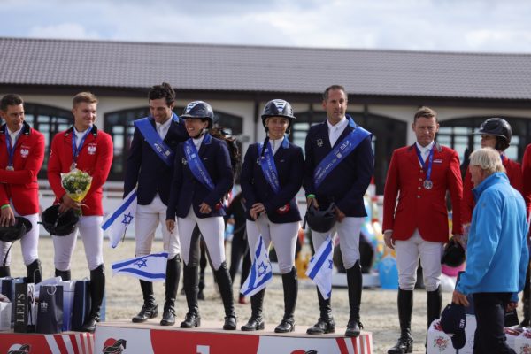 The Israeli team of (L to R) Daniel Bluman, Dani Waldman, Ashlee Bond and Elad Yaniv clinched their countries place at the Tokyo 2020 Olympic Games with victory at the Group C qualifier in Moscow (RUS) today. (Photo: FEI/Maxima Stables)