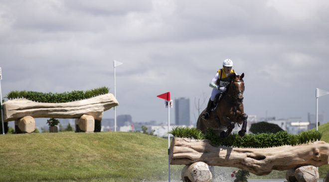 Australia’s triple Olympic team gold medalist Andrew Hoy galloped his way into the top spot with Bloom Des Hauts Crets after today’s cross country at the Tokyo test event. (FEI/Yusuke Nakanishi)
