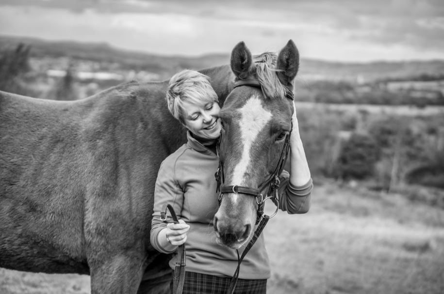 Dr Tracey Cole, the UK’s leading equestrian-focused NLP, Time Line Therapy and hypnotherapy coach, is pleased to announce that her highly-popular Empowered Equestrian Coach Training
