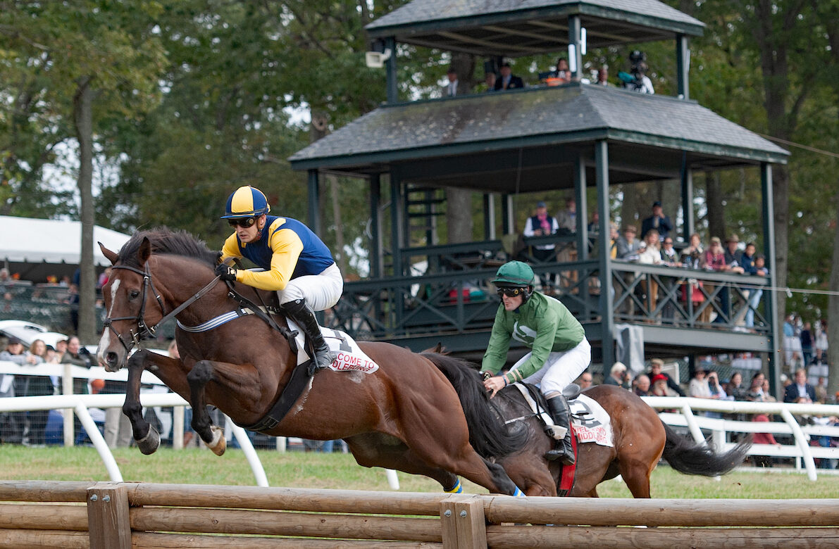 Overwhelming takes jump early in 6th. Image credit Tod Marks Photography.