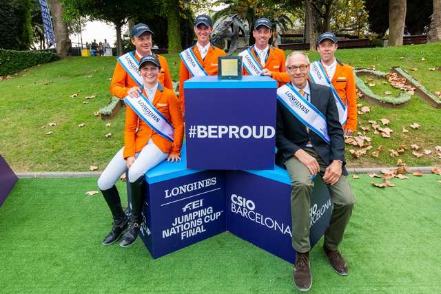 The winning Dutch team at the Longines FEI Jumping Nations Cup™ Final 2021 in Barcelona, Spain - (L to R back) Willem Greve, Kevin Jochems, Harrie Smolders and Maikel van der Vleuten, (L to R front) Sanne Thijssen and Chef d’Equipe Rob Ehrens. (FEI/Lukasz Kowalski)