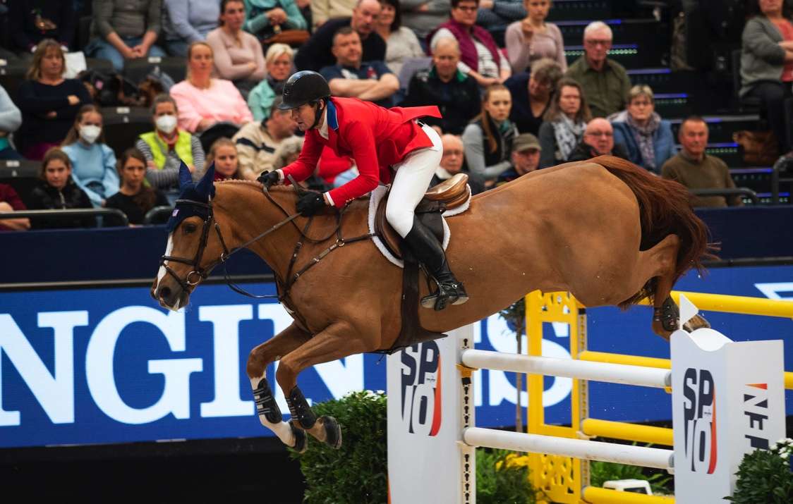 America’s McLain Ward heads the leaderboard going into Sunday’s title-decider following victory with Contagious at the Longines FEI Jumping World Cup™ Final 2022 in Leipzig, Germany today. (FEI/Richard Juilliart).