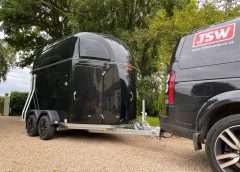 JSW Horseboxes and Trailers win prestigious business award!