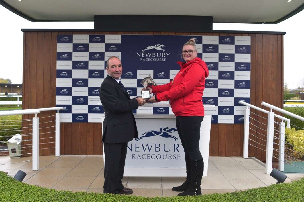 Geoff Rigby receives his Lifetime In Racing Award at Newbury 21.10.22