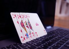 reasons to play online poker
