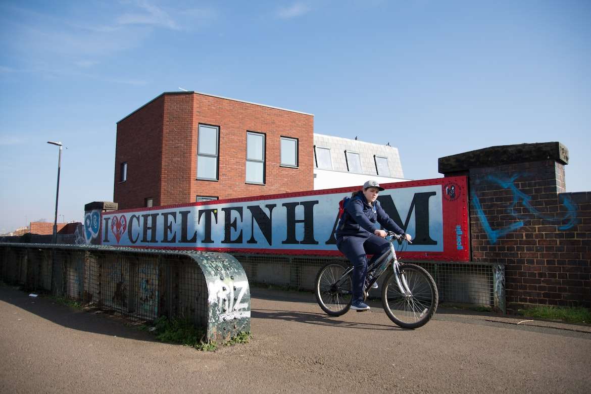 galopin de champs - image of a sign saying I love cheltenham - source Richard Bell maplerockdesign https://unsplash.com/photos/dZlDO5O3Wfk